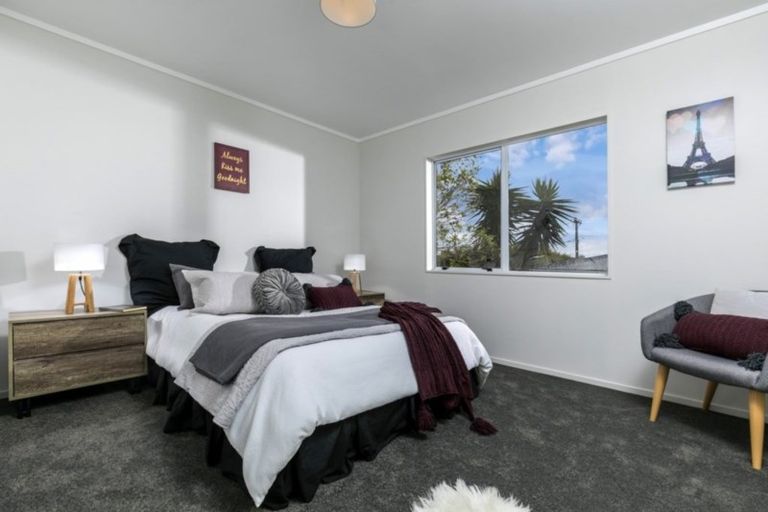 Photo of property in 2/284 Rangatira Road, Beach Haven, Auckland, 0626