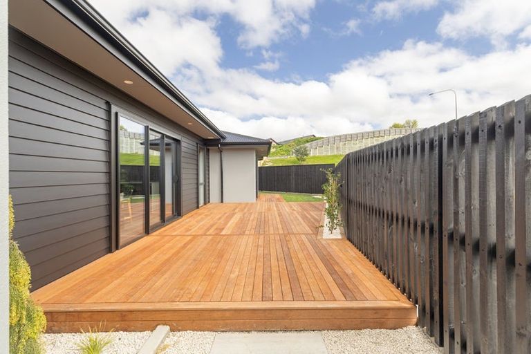 Photo of property in 7 Rangeview Drive, Kelvin Grove, 4414