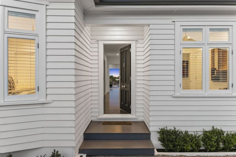 Photo of property in 121 Hinemoa Street, Birkenhead, Auckland, 0626