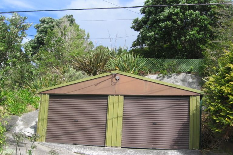 Photo of property in 5 Doris Gordon Crescent, Crofton Downs, Wellington, 6035