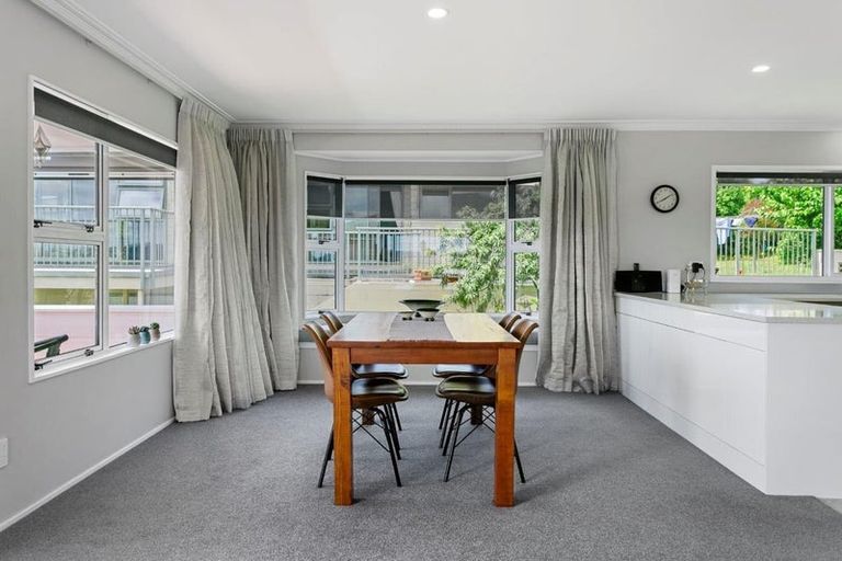 Photo of property in 2 Golders Place, Richmond Heights, Taupo, 3330