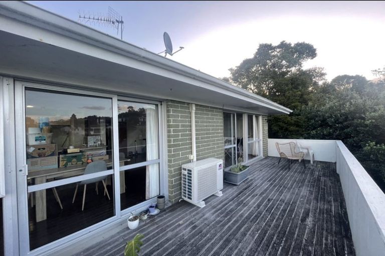 Photo of property in 28 Gretel Place, Hillcrest, Auckland, 0627