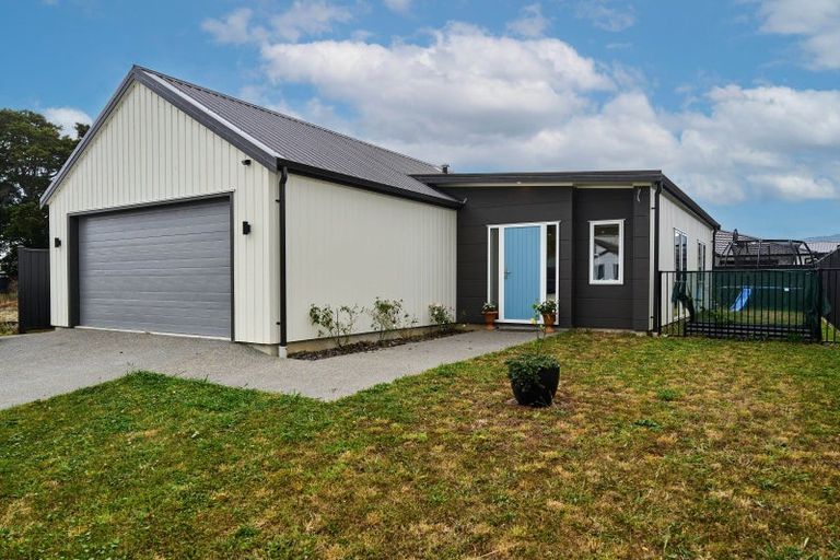 Photo of property in 28 Cynisca Crescent, Wallaceville, Upper Hutt, 5018