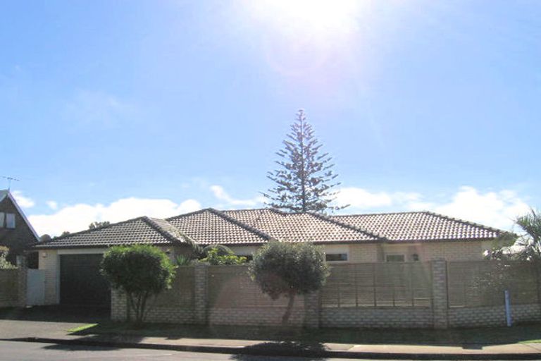 Photo of property in 5 Centreway Road, Orewa, 0931