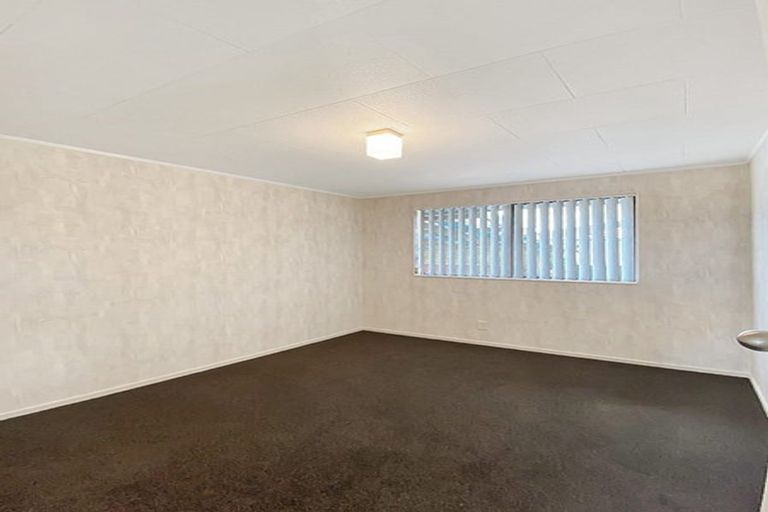 Photo of property in 18 Glen Close, Glen Eden, Auckland, 0602