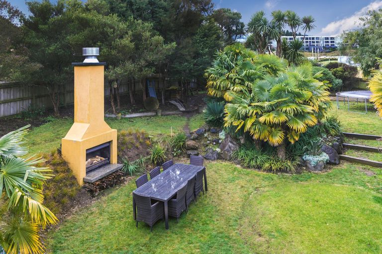 Photo of property in 6 Astelia Way, Waipahihi, Taupo, 3330