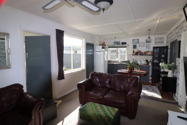 Photo of property in 22 Simmonds Street, Alexandra, 9320