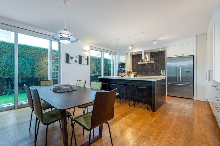 Photo of property in 19 Muritai Road, Milford, Auckland, 0620