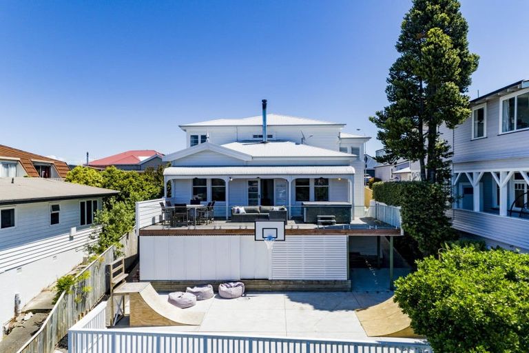 Photo of property in 11 Colenso Avenue, Hospital Hill, Napier, 4110