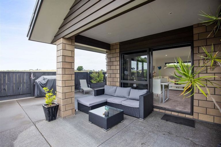 Photo of property in 17 Wentworth Lane, Waiwhakaiho, New Plymouth, 4312