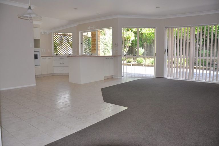 Photo of property in 23 Simon Owen Place, Golflands, Auckland, 2013