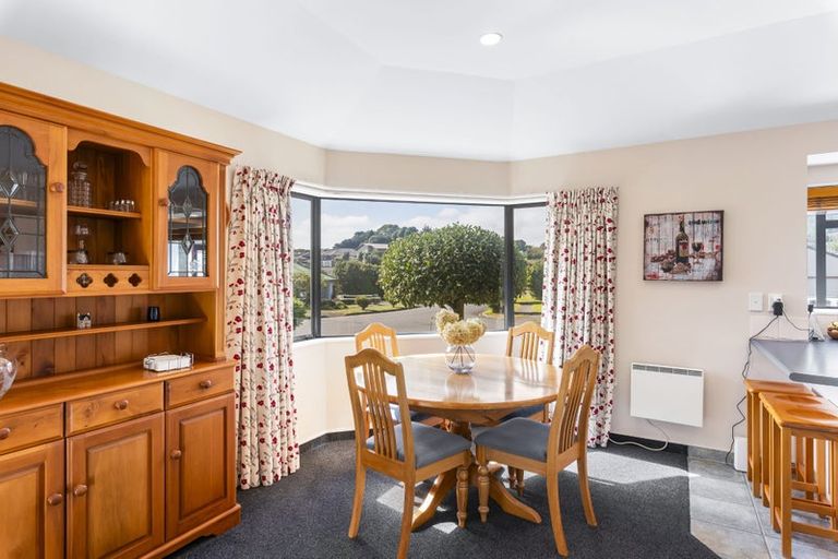 Photo of property in 52 Lorna Irene Drive, Raumati South, Paraparaumu, 5032