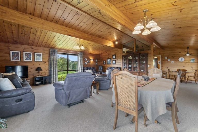 Photo of property in 6 Byron Place, Whalers Gate, New Plymouth, 4310