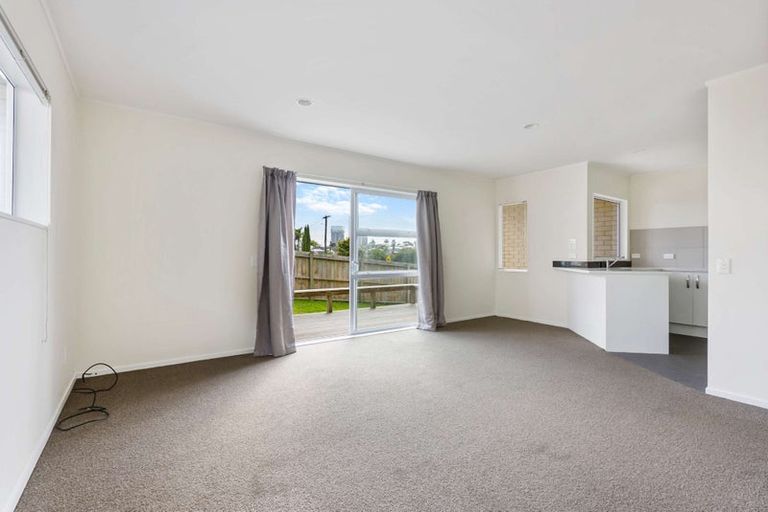 Photo of property in 2/40 Hart Road, Hauraki, Auckland, 0622