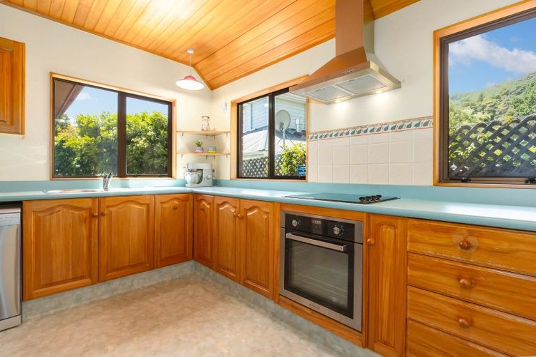 Photo of property in 2/16 Cheviot Road, Lowry Bay, Lower Hutt, 5013