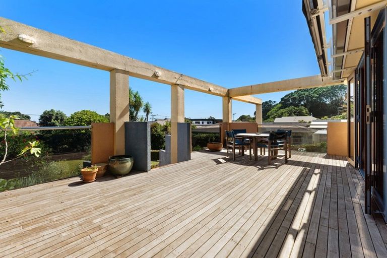 Photo of property in 29 Fulford Street, New Plymouth, 4310