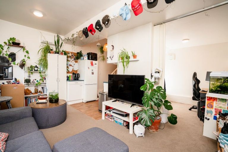 Photo of property in 17 Fitzpatrick Street, Newlands, Wellington, 6037