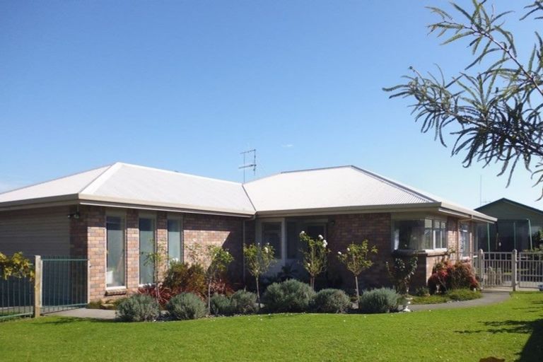 Photo of property in 19 Edgewater Grove, Whakatane, 3120