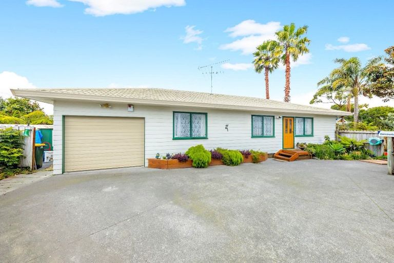 Photo of property in 2a Waiari Road, Conifer Grove, Takanini, 2112