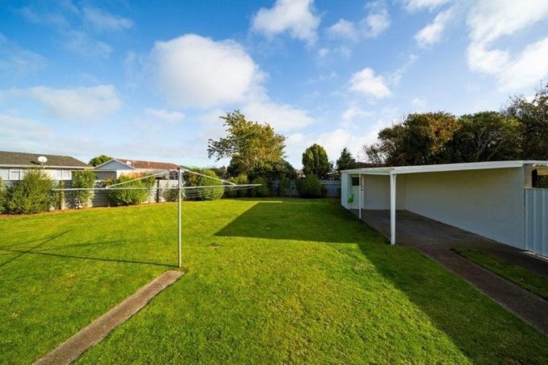 Photo of property in 33 Kamahi Avenue, Hawera, 4610