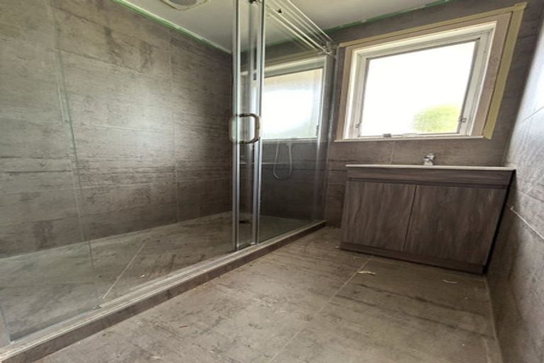 Photo of property in 77 Chilcott Road, Henderson, Auckland, 0612