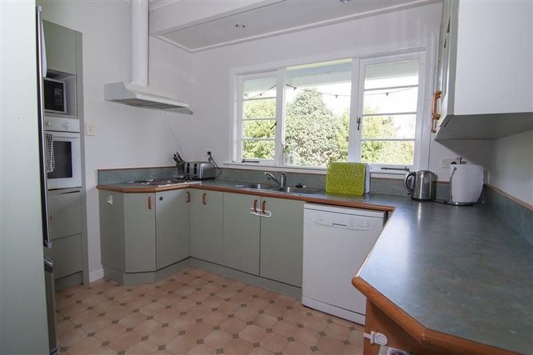 Photo of property in 16 Burrows Place, Frankton, Hamilton, 3204