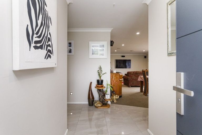 Photo of property in 6 Cyprus Place, Fitzherbert, Palmerston North, 4410