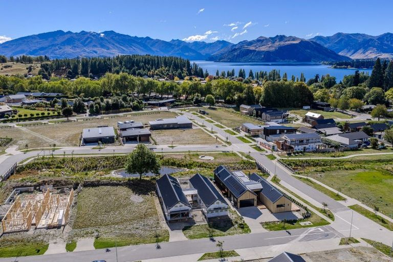 Photo of property in 4 Glenbrae Crescent, Wanaka, 9305