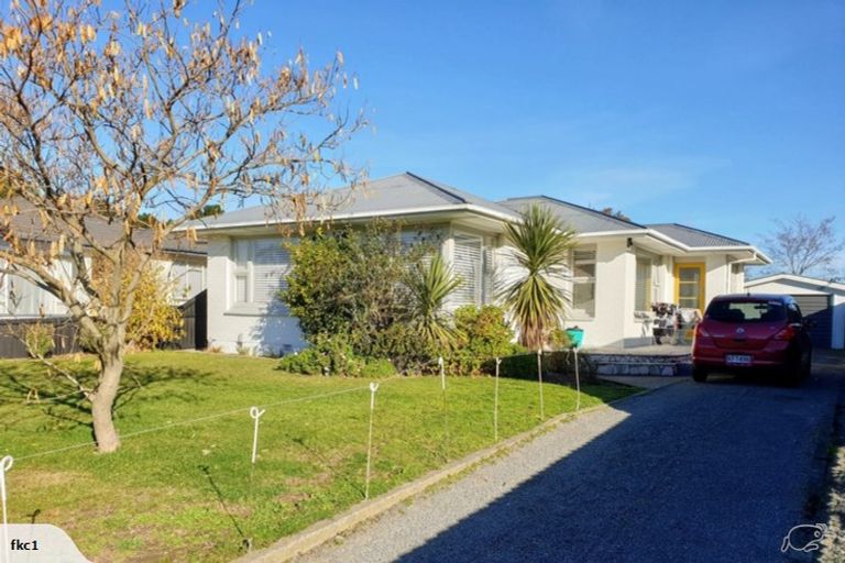 Photo of property in 90 Bickerton Street, Wainoni, Christchurch, 8061