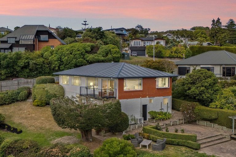 Photo of property in 118 Dyers Pass Road, Cashmere, Christchurch, 8022