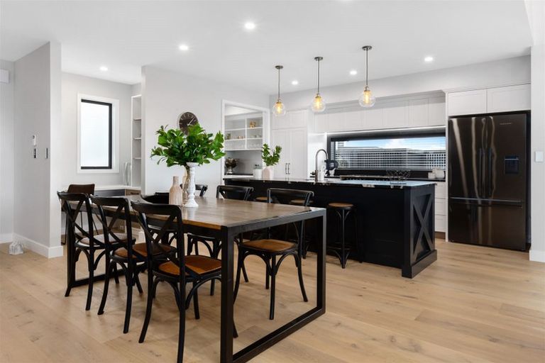 Photo of property in 16 Rotorua Grove, Aotea, Porirua, 5024