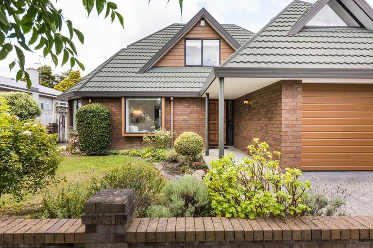 Photo of property in 15a Phoenix Avenue, Hokowhitu, Palmerston North, 4410