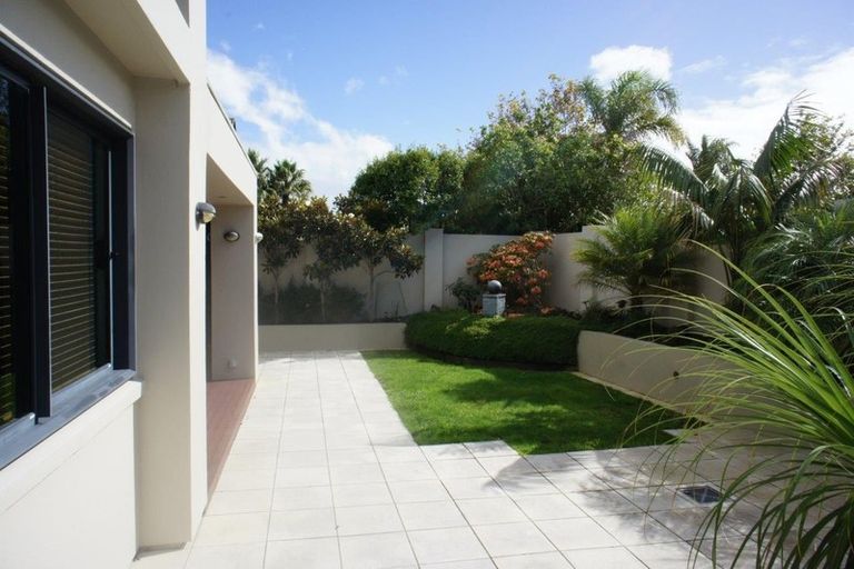 Photo of property in 3 Courtneys, West Harbour, Auckland, 0618