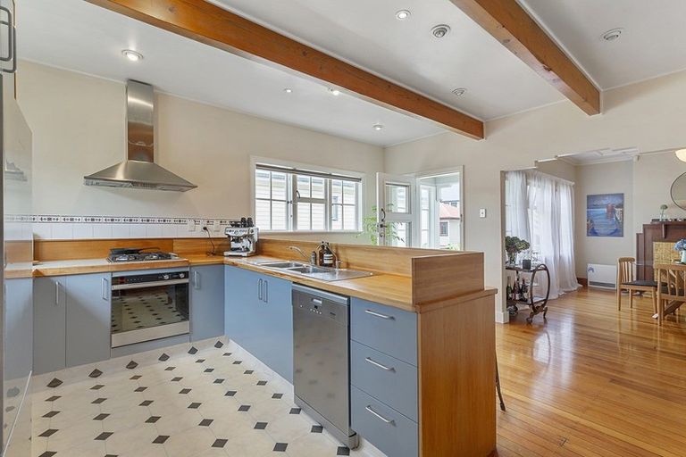 Photo of property in 100 Brougham Street, Mount Victoria, Wellington, 6011