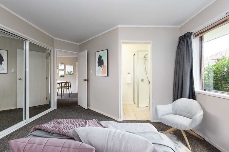 Photo of property in 8 Crescent Hills Court, Northpark, Auckland, 2013