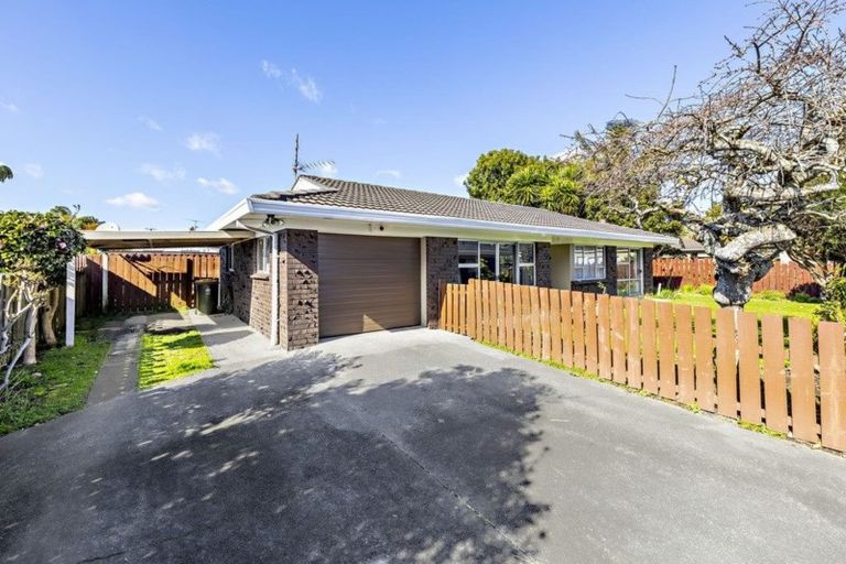 Photo of property in 2/8 Parera Place, Papatoetoe, Auckland, 2025