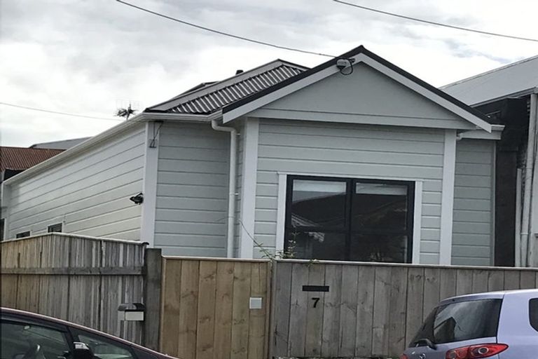 Photo of property in 7 Milton Street, Berhampore, Wellington, 6023