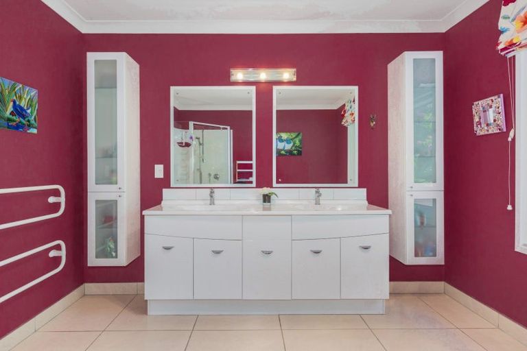 Photo of property in 3 Koromiko Glen, Waikanae, 5036