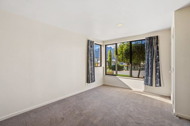 Photo of property in 13 Goldleaf Hill, Queenstown, 9300
