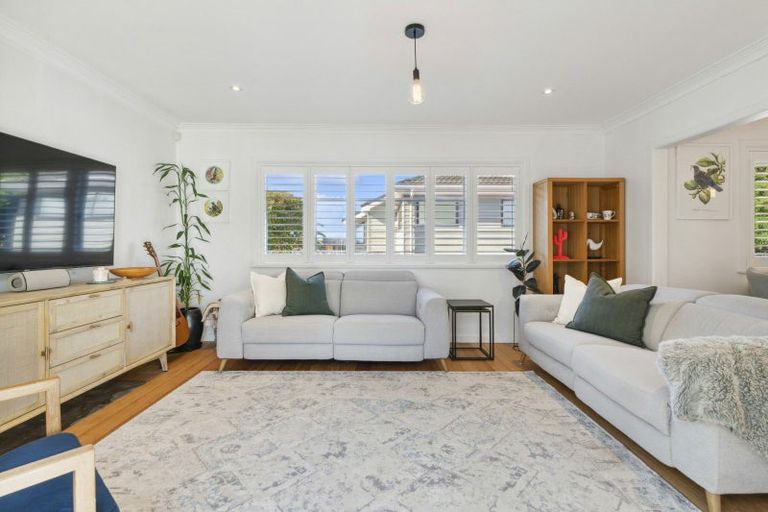 Photo of property in 1/123 Queen Street, Northcote Point, Auckland, 0627
