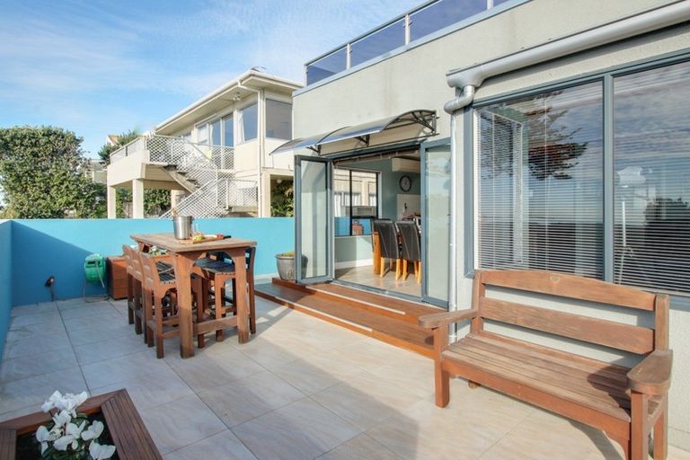 Photo of property in 2/29 The Esplanade, Westshore, Napier, 4110