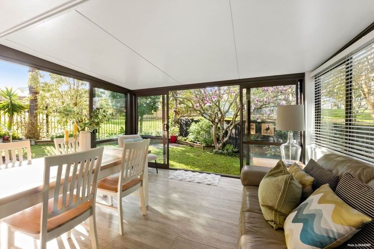 Photo of property in 2/3 Diosma Place, Botany Downs, Auckland, 2010