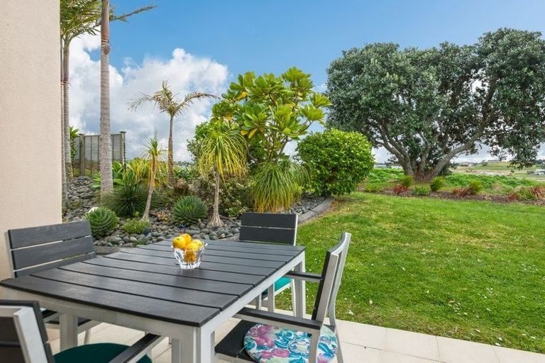Photo of property in 8/126 Whangaparaoa Road, Red Beach, 0932
