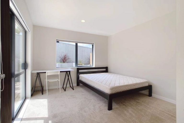 Photo of property in 10d Woodall Place, Totara Vale, Auckland, 0627