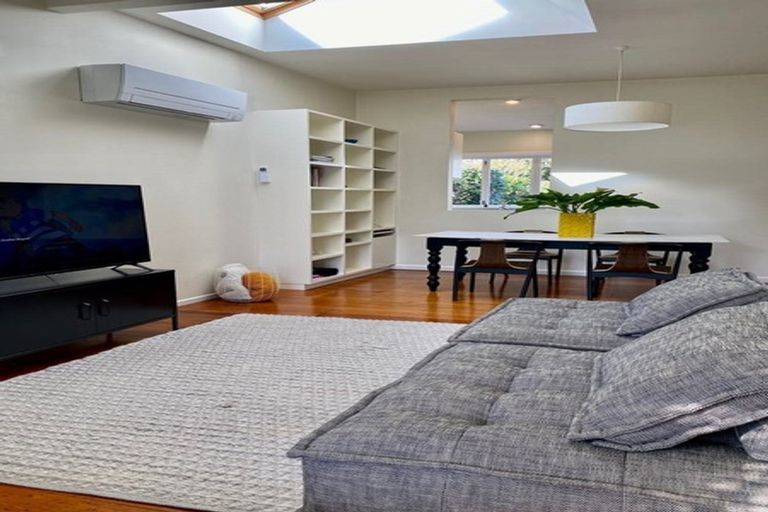 Photo of property in 10 Moir Street, Mount Victoria, Wellington, 6011