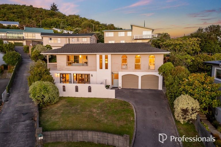 Photo of property in 14 Hibiscus Grove, Maungaraki, Lower Hutt, 5010