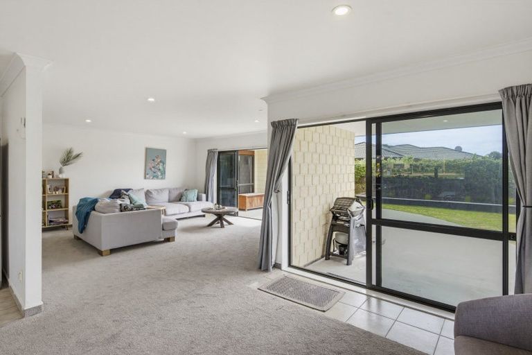 Photo of property in 1 William Noel Place, Waikanae Beach, Waikanae, 5036