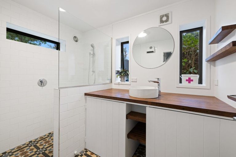 Photo of property in 21 Grand View Road, Leigh, 0985