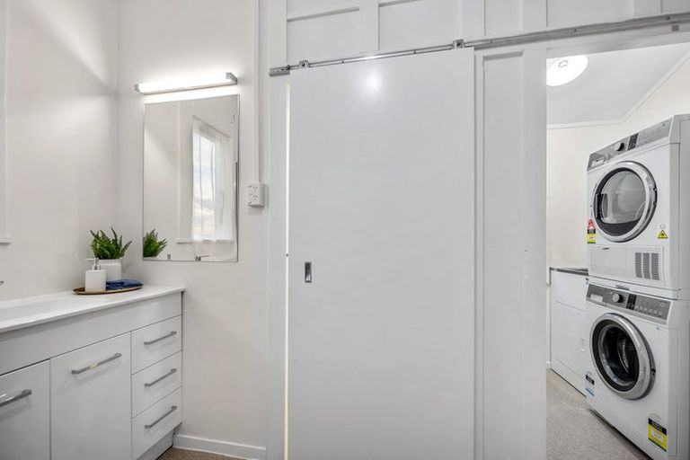 Photo of property in 10 Bridge View Road, Birkenhead, Auckland, 0626