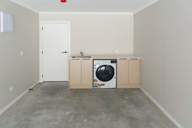 Photo of property in 5 John Reynolds Square, Hutt Central, Lower Hutt, 5010